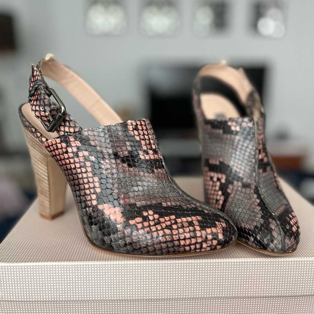 SJP by Sarah Jessica Parker Mason Mules in Grey Snake Print Size 36.5